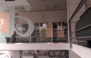 Interior oficina diseñada y ejecutada por REDISUR