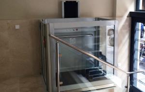 Salvaescaleras en portal